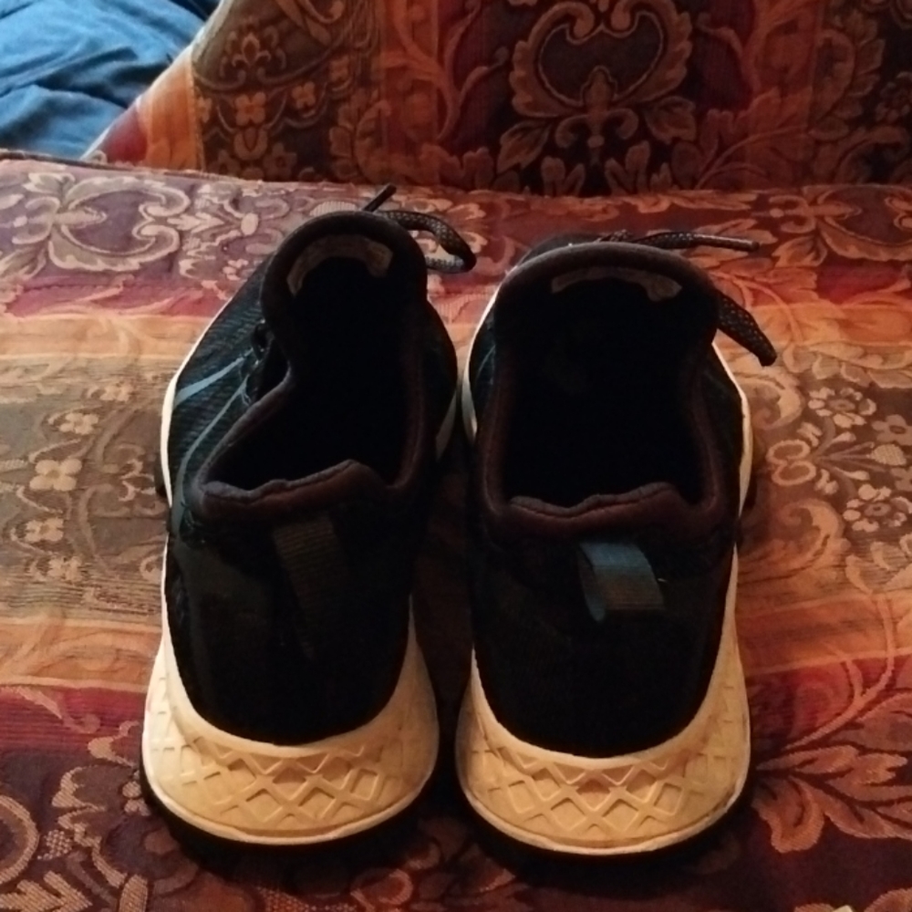 Shoes - Picture 4 of 4